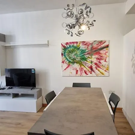 Spacious, Apt, Sleeps 5 * Sliema