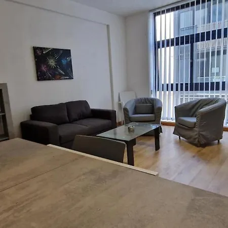 Spacious, Apt, Sleeps 5 Lejlighed *