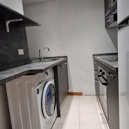 Spacious, Apt, Sleeps 5