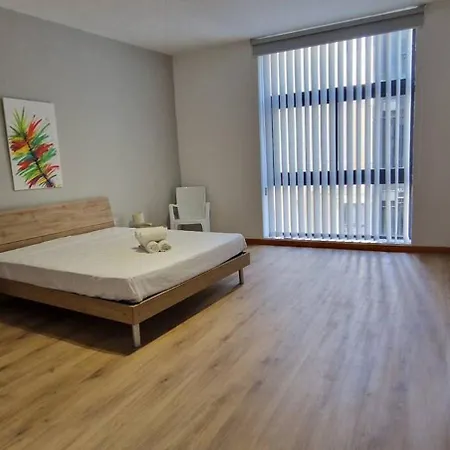 Lejlighed Spacious, Apt, Sleeps 5