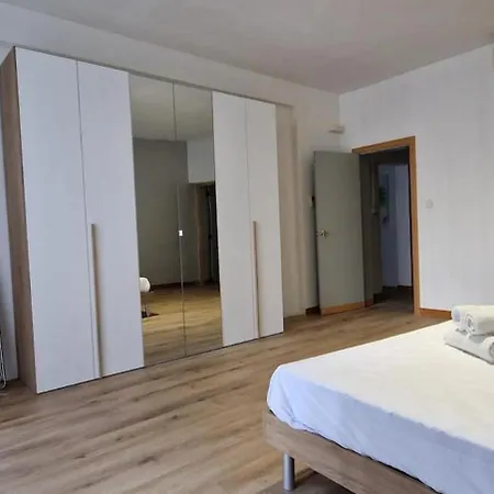 Spacious, Apt, Sleeps 5