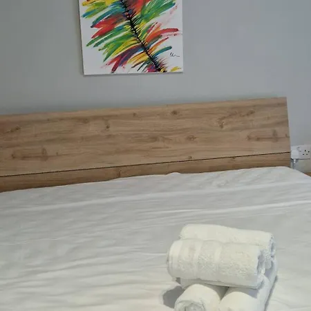 Spacious, Apt, Sleeps 5