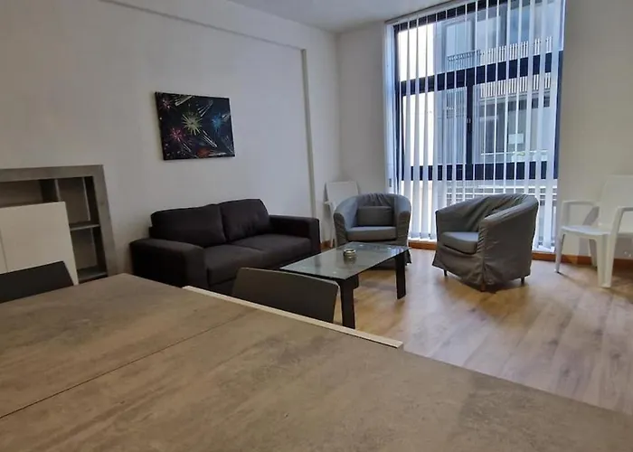 Spacious, Apt, Sleeps 5 Daire *