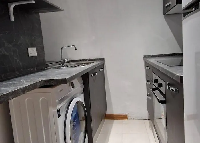 Spacious, Apt, Sleeps 5