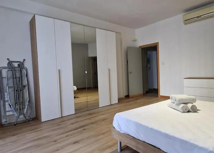 Spacious, Apt, Sleeps 5