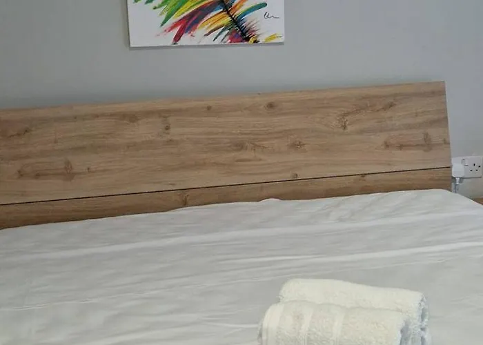 Spacious, Apt, Sleeps 5