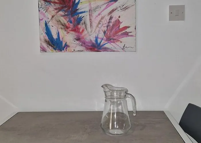 Spacious, Apt, Sleeps 5