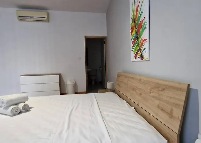 Апартаменты Spacious, Apt, Sleeps 5 Слима