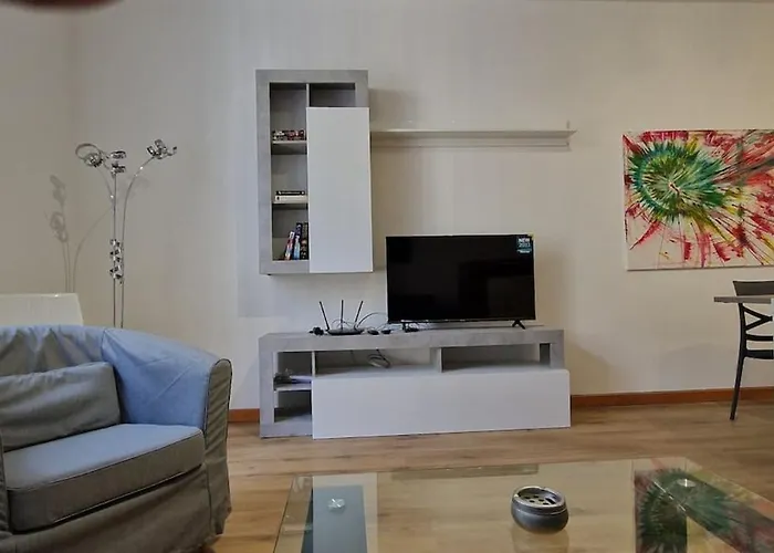 Spacious, Apt, Sleeps 5 Слима